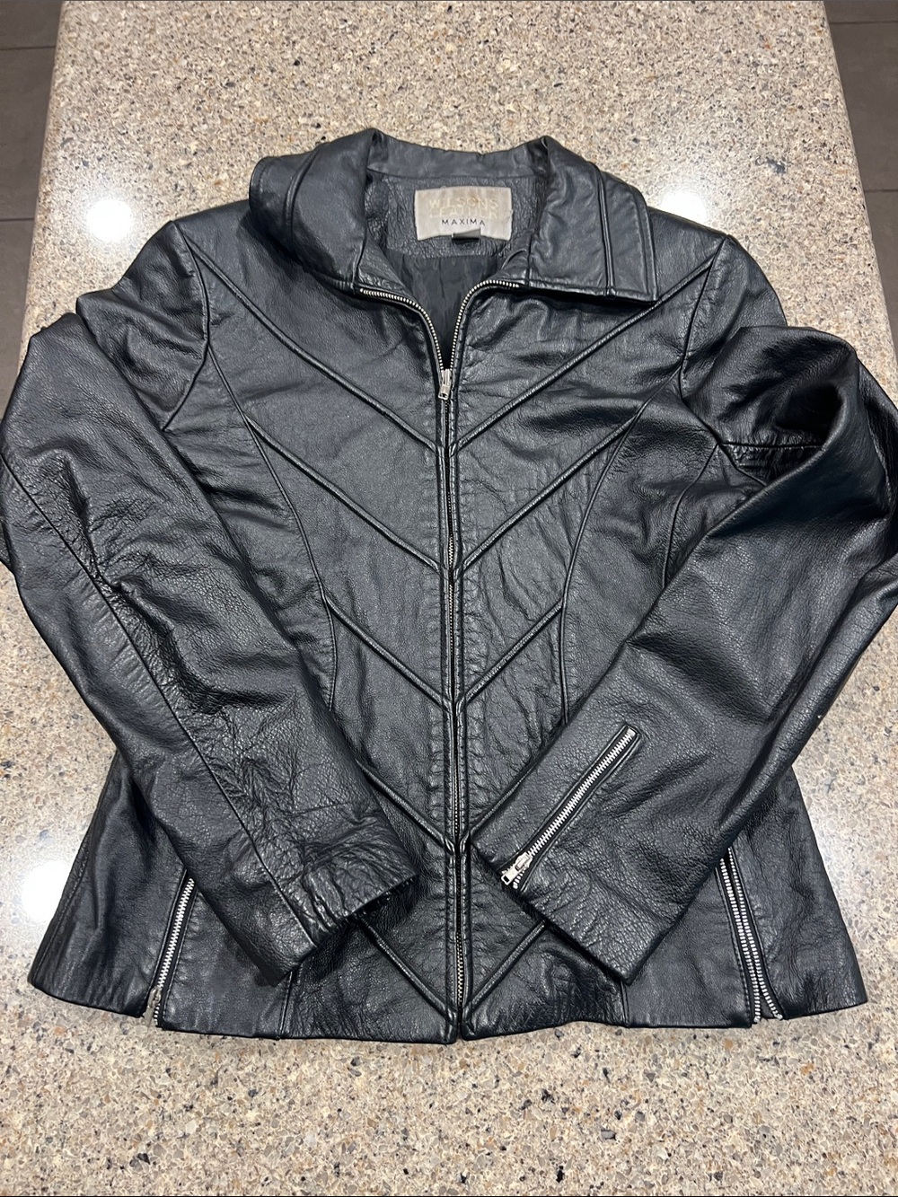 Vtg Wilsons Leather Maxima black leather zip jacket distinctive chevron L z17